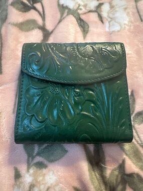 EUC PATRICIA NASH TOOLED KEATHER WALLET GREEN